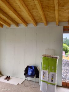 Instalación de aislamiento interior con paneles Isover en vivienda de Asturias