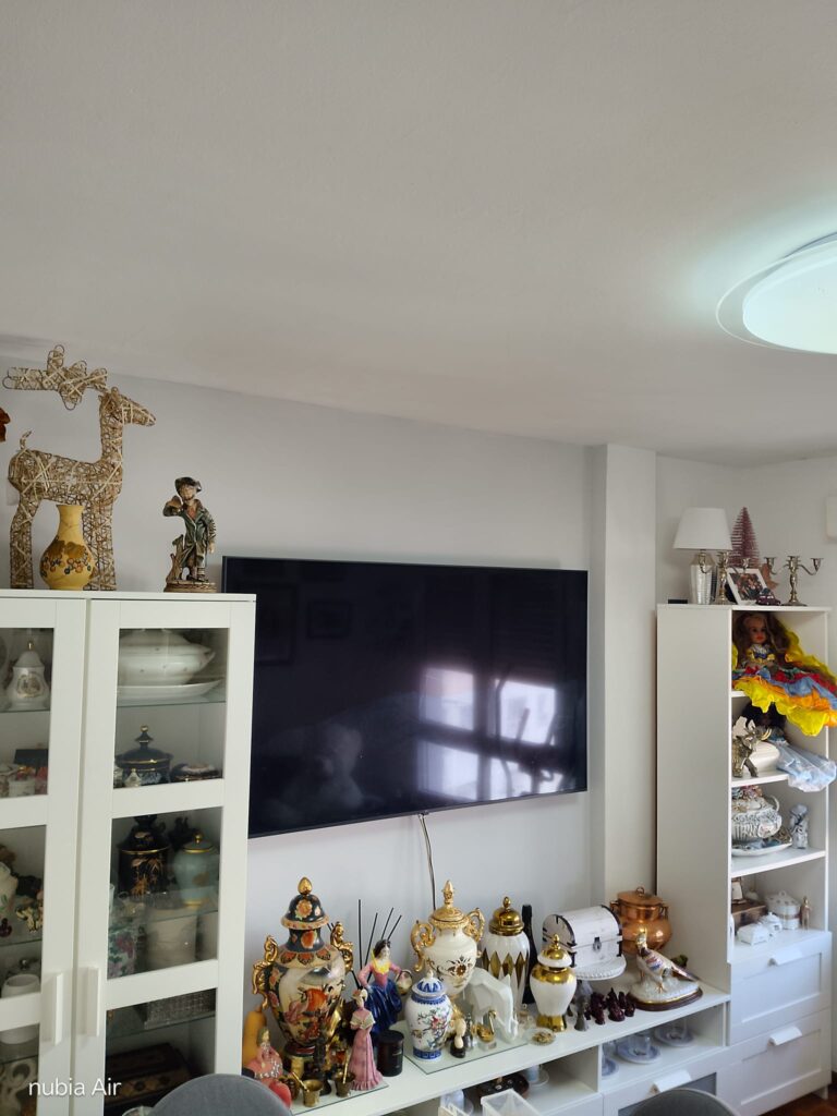 Antes y después de reforma integral de salón en vivienda de Oviedo
